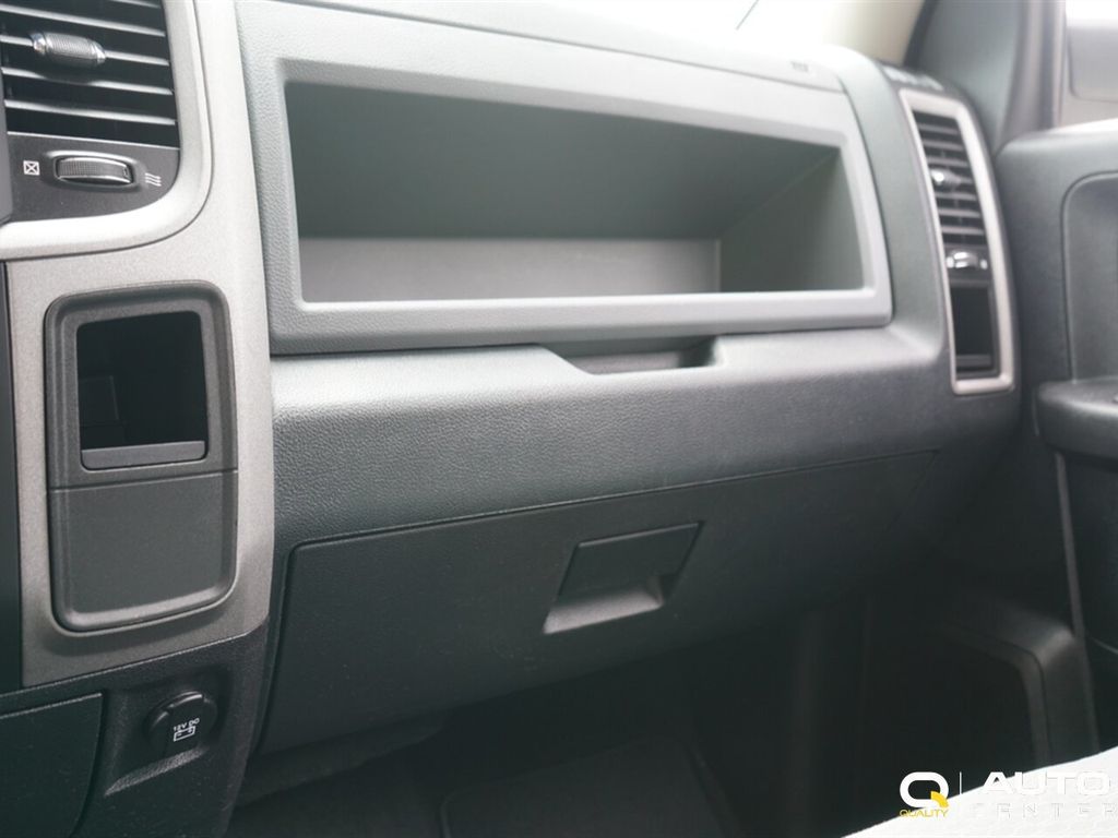 2016 Ram 1500 4WD Quad Cab 140.5" Tradesman - 22883295 - 32