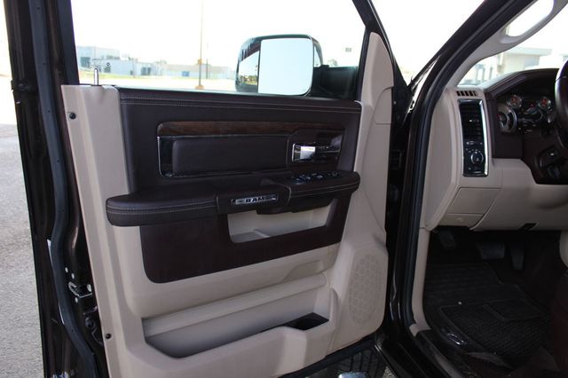 2016 Ram 2500 4WD Crew Cab 149" Laramie Longhorn - 23074375 - 5