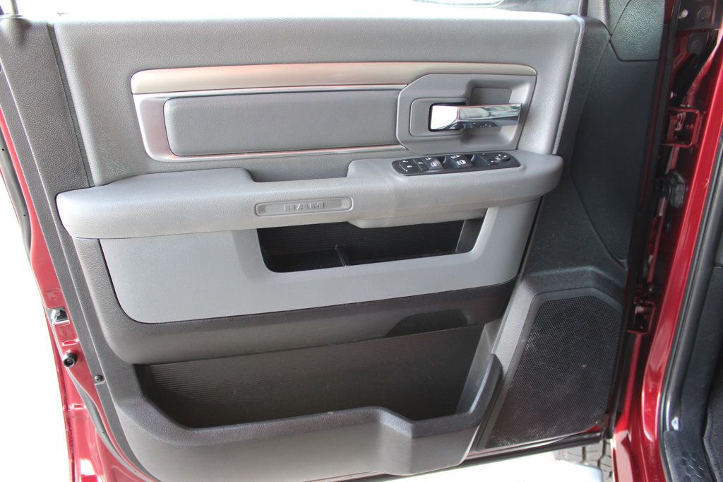 2016 Ram 3500 4WD Crew Cab 149" Lone Star - 23057542 - 14