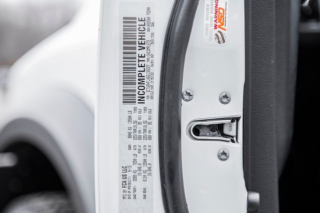 2016 Ram 5500 CREW CAB 4X4 NEW 11' HAULER BODY - 15656066 - 32