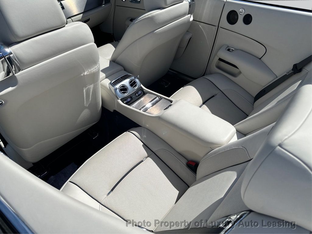 Rolls-Royce Dawn photo 10