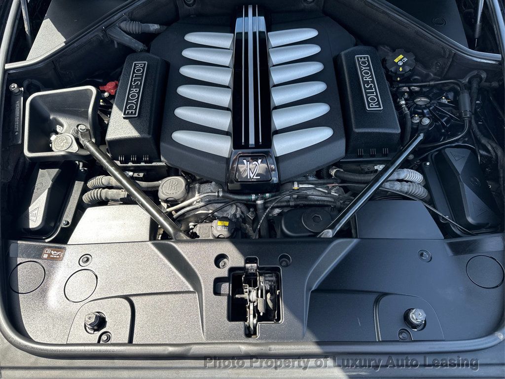 Rolls-Royce Dawn photo 11