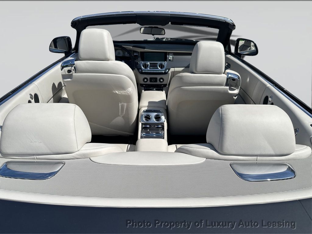 Rolls-Royce Dawn photo 12