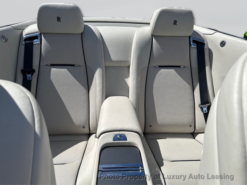 Rolls-Royce Dawn photo 15