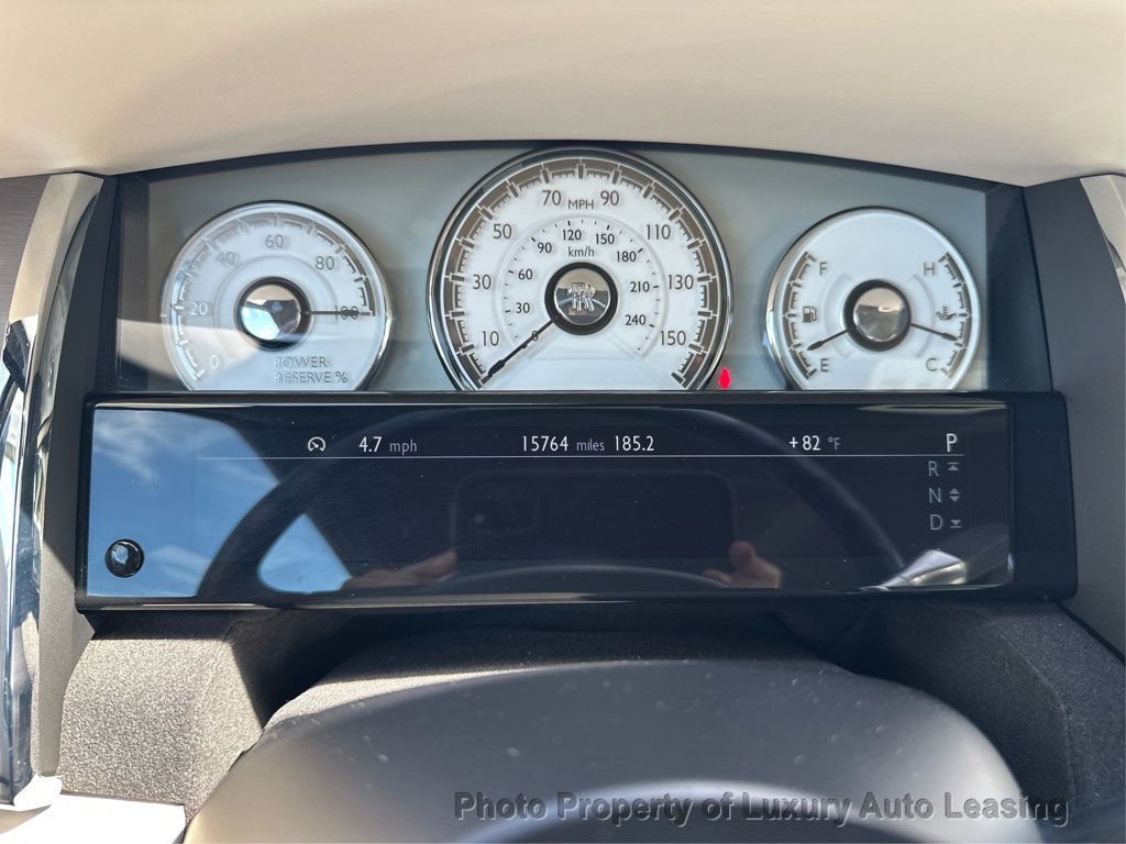 Rolls-Royce Dawn photo 16