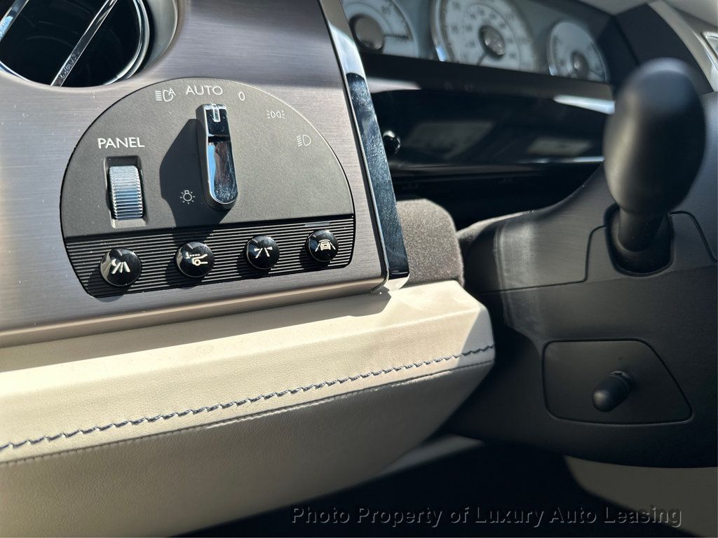 Rolls-Royce Dawn photo 18