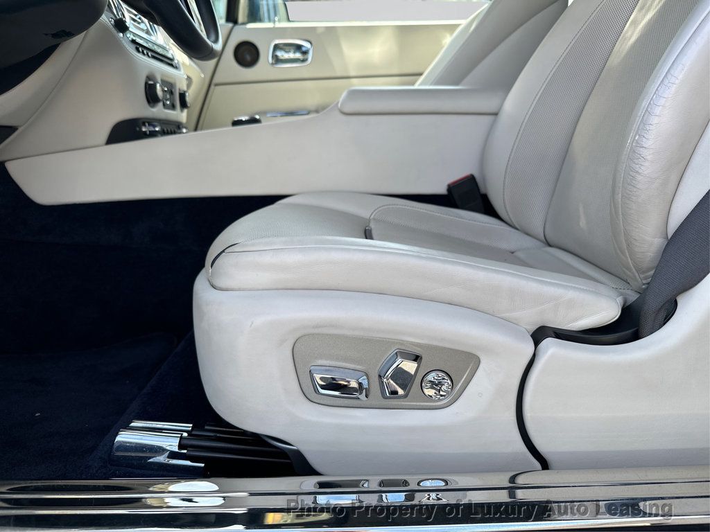 Rolls-Royce Dawn photo 19