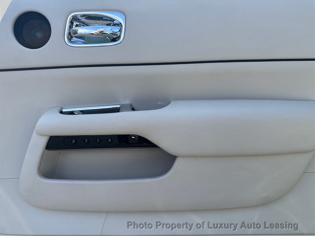 Rolls-Royce Dawn photo 21
