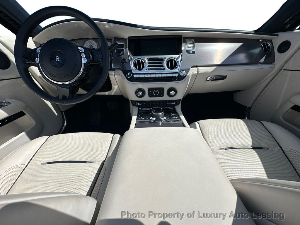 Rolls-Royce Dawn photo 22