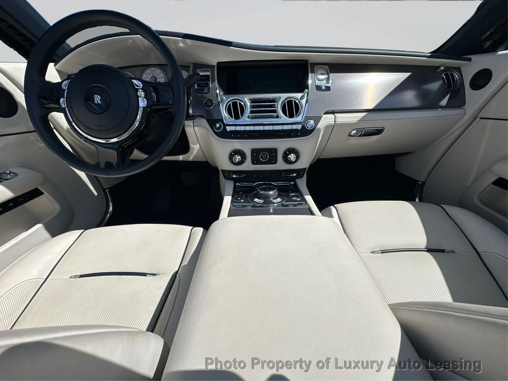 Rolls-Royce Dawn photo 23