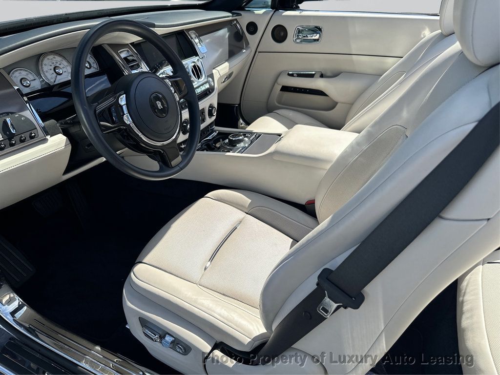 Rolls-Royce Dawn photo 9