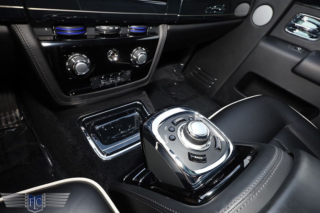 2016 Rolls-Royce Phantom 4dr Sedan - 22959100 - 39