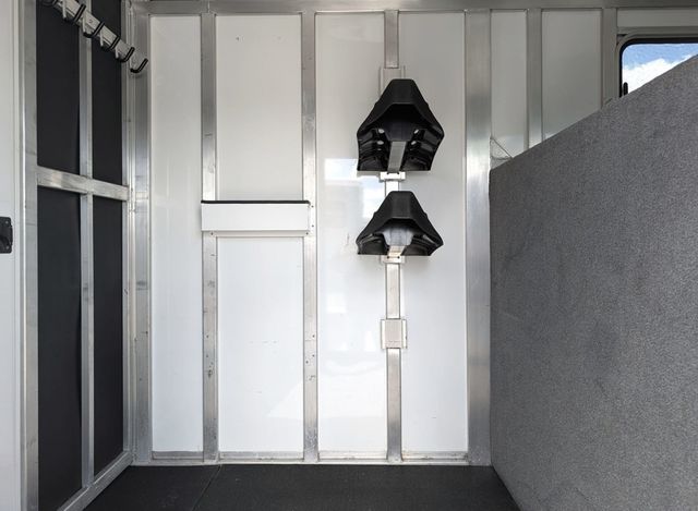 2016 Shadow 2 Horse KingPro Straight Load Queen Tack GooseNeck  - 22999458 - 2