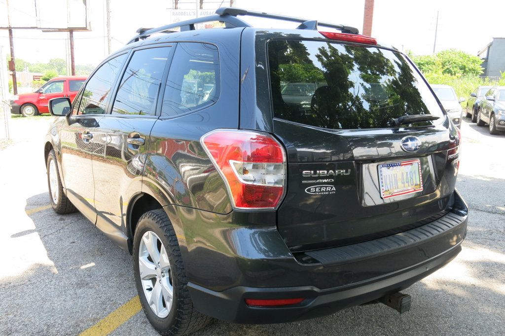 2016 Subaru Forester 2.5i Premium photo 3