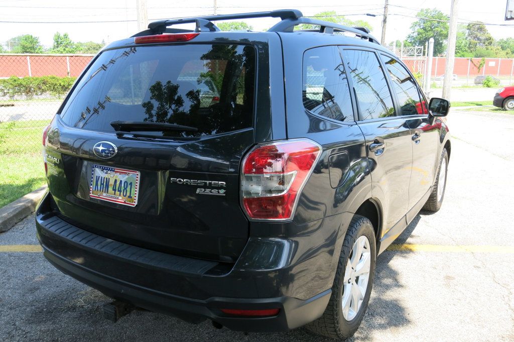 2016 Subaru Forester 2.5i Premium photo 4