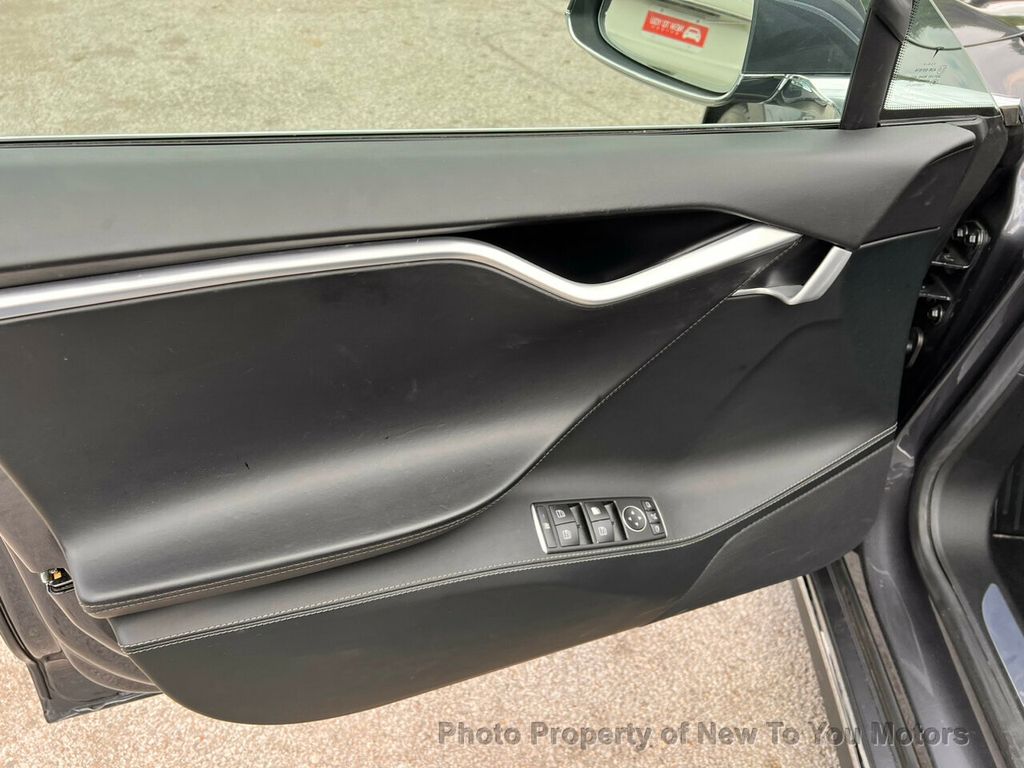 2016 Tesla Model S 70 photo 19