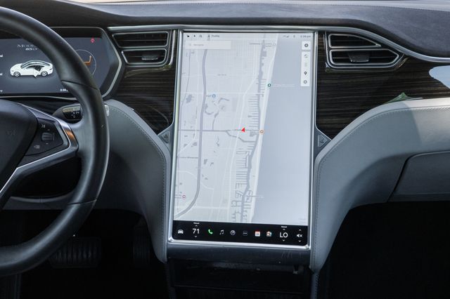 2016 Tesla Model S 4dr Sedan AWD 85D - 23018981 - 17