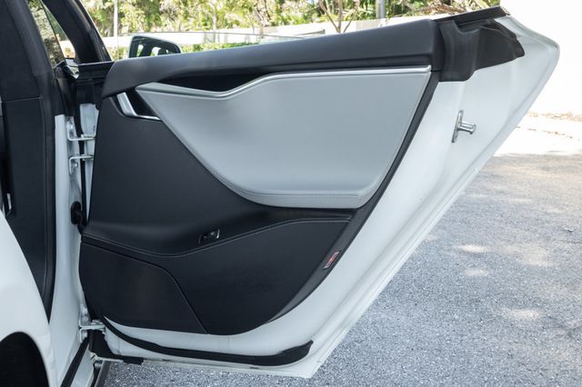 2016 Tesla Model S 4dr Sedan AWD 85D - 23018981 - 30