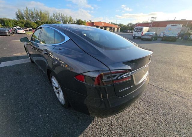 2016 Tesla Model S 4dr Sedan RWD 70 - 23095521 - 1