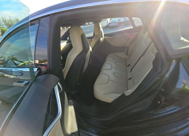 2016 Tesla Model S 4dr Sedan RWD 70 - 23095521 - 4