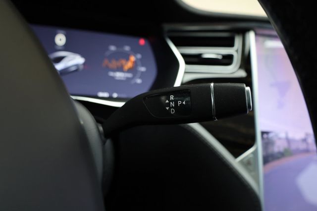 2016 Tesla Model S 90D - 23025219 - 33