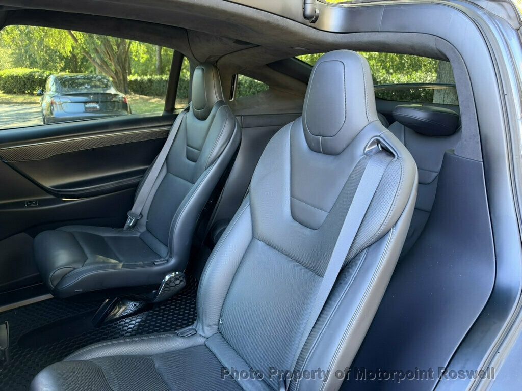 Tesla Model X photo 12