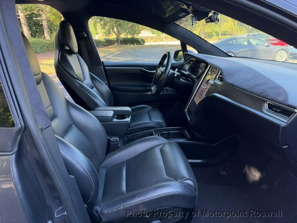 Tesla Model X photo 17