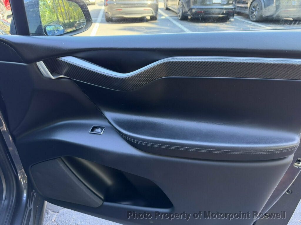 Tesla Model X photo 19