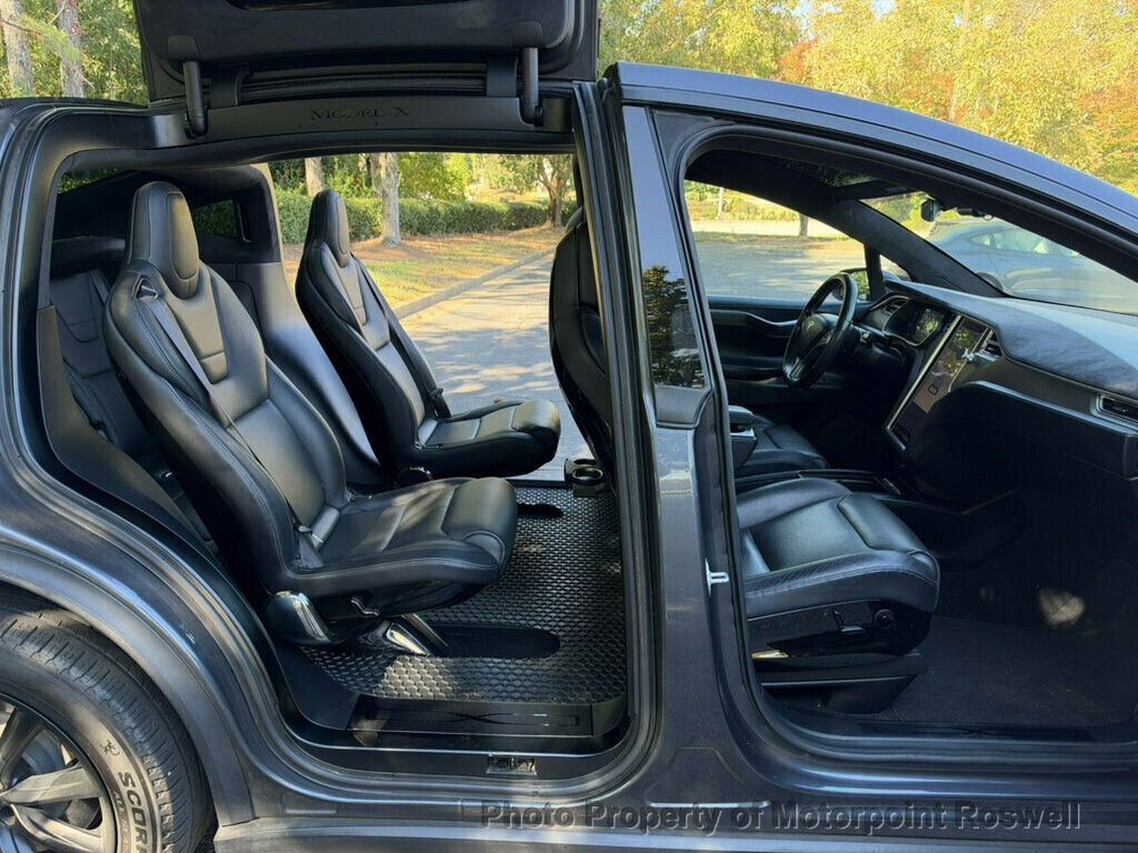 Tesla Model X photo 20