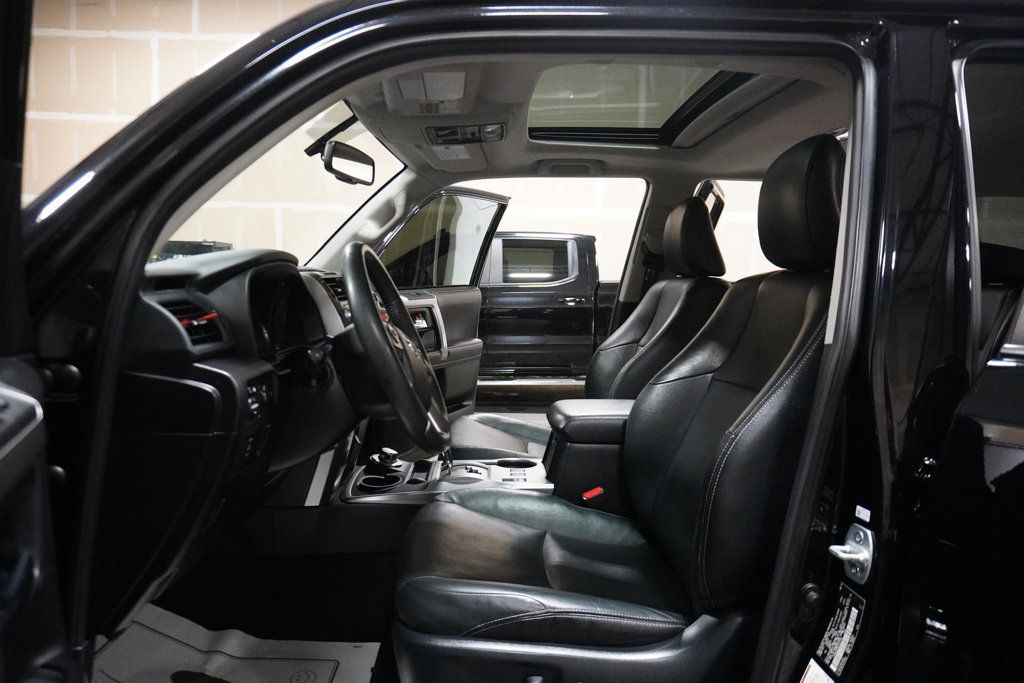 2016 Toyota 4Runner Limited photo 2