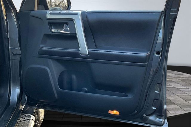 2016 Toyota 4Runner 4WD 4dr V6 SR5 - 22961672 - 16