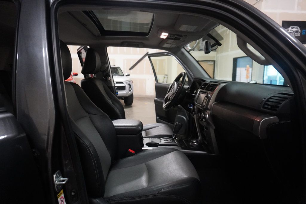 2016 Toyota 4Runner SR5 Premium photo 11