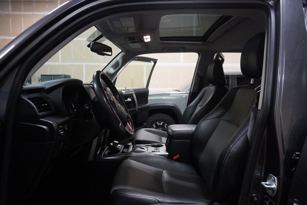 2016 Toyota 4Runner SR5 Premium photo 9