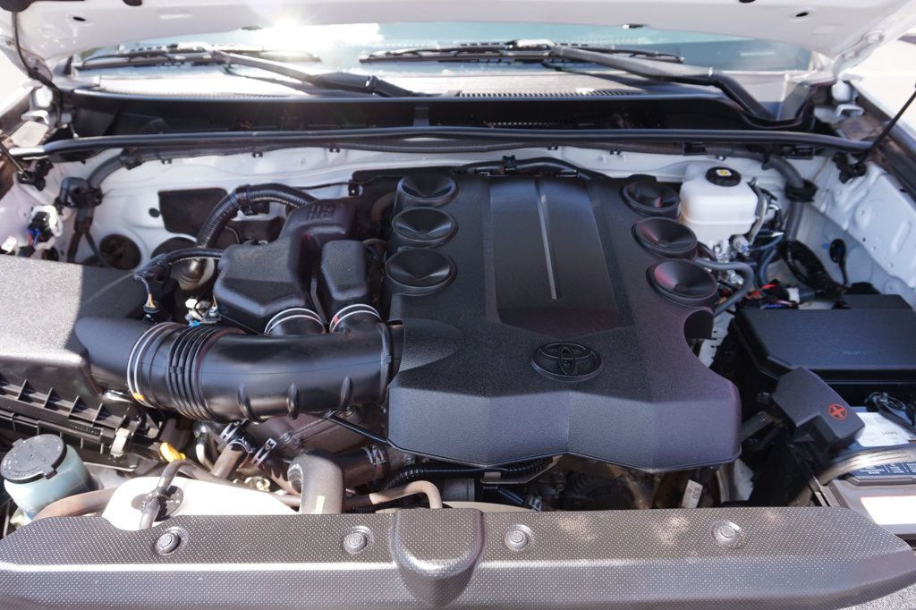 2016 Toyota 4Runner SR5 photo 10