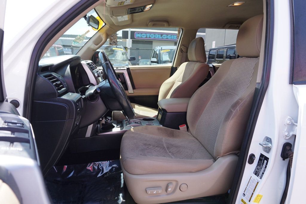 2016 Toyota 4Runner SR5 photo 17