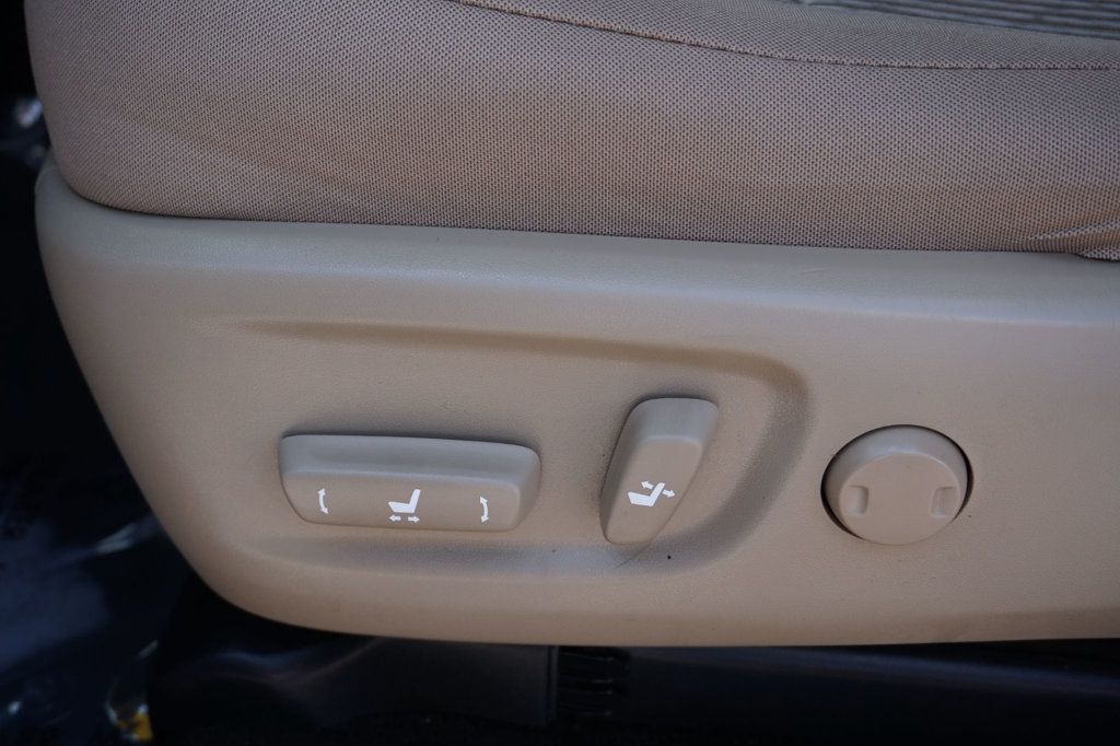 2016 Toyota 4Runner SR5 photo 22