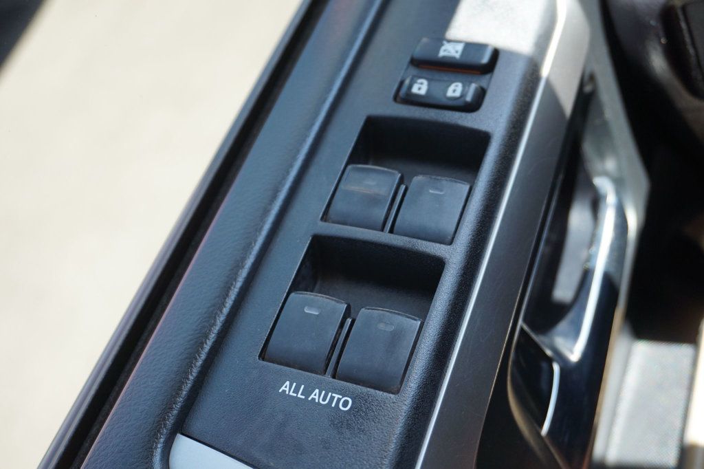 2016 Toyota 4Runner SR5 photo 23