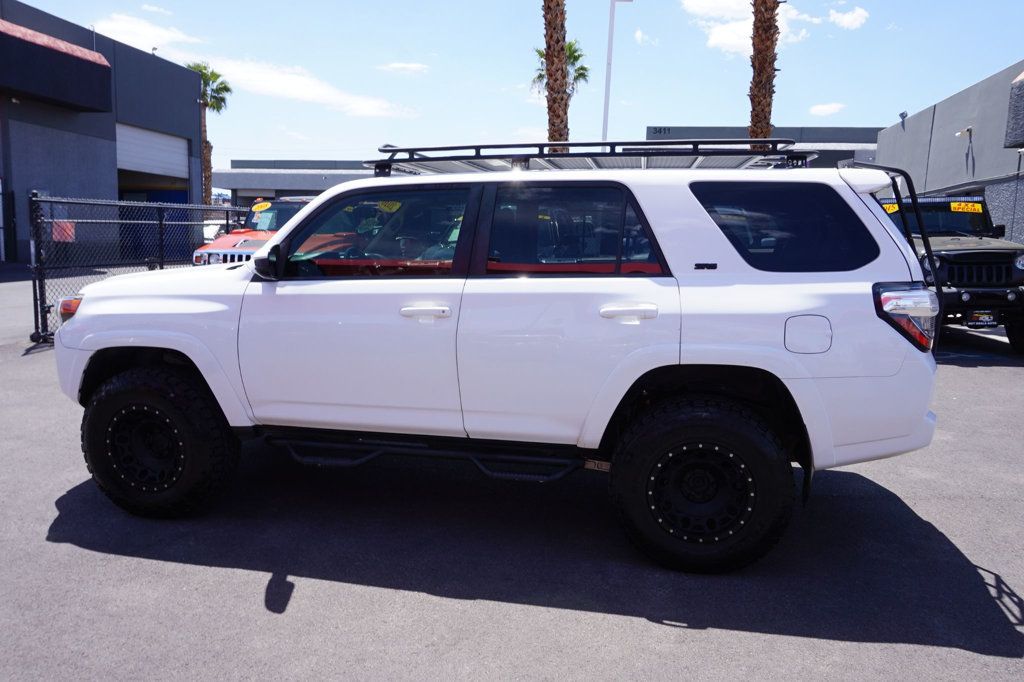 2016 Toyota 4Runner SR5 photo 3