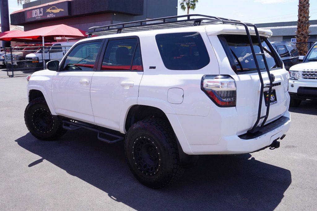 2016 Toyota 4Runner SR5 photo 4