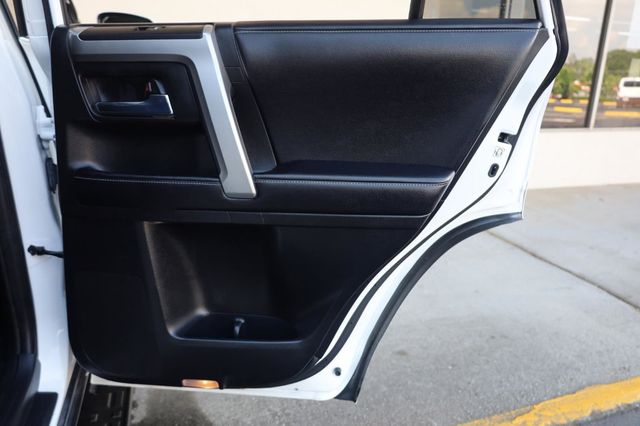 2016 Toyota 4Runner SR5 - 23040828 - 20