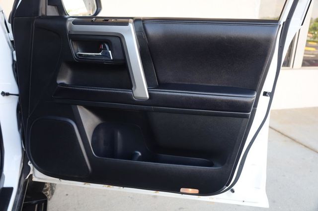 2016 Toyota 4Runner SR5 - 23040828 - 24