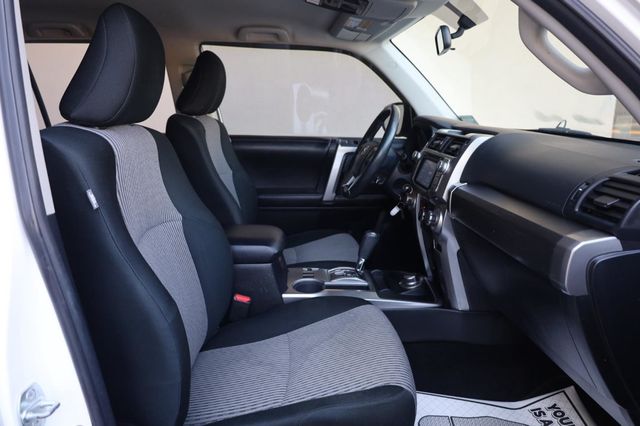 2016 Toyota 4Runner SR5 - 23040828 - 25
