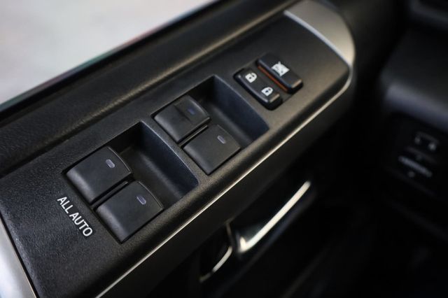 2016 Toyota 4Runner SR5 - 23040828 - 34