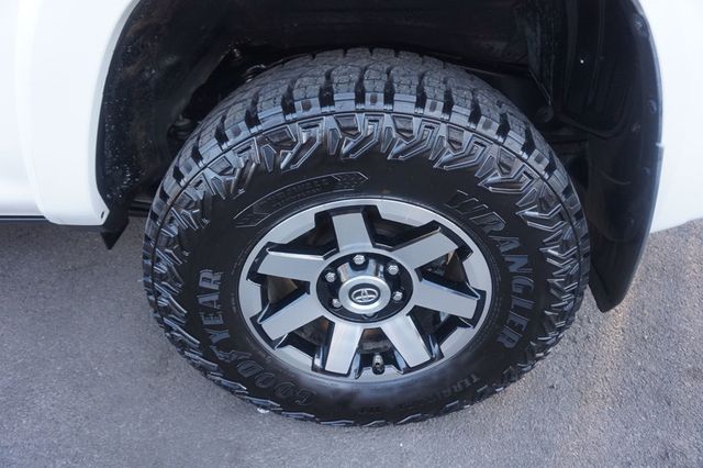 2016 Toyota 4Runner SR5 PREMIUM, PREMIUM WHEELS, ALL TERRAIN TIRES, ROOF RACK - 22943433 - 12