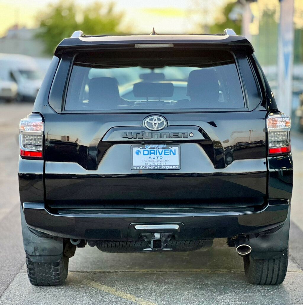 2016 Toyota 4Runner SR5 Premium photo 8