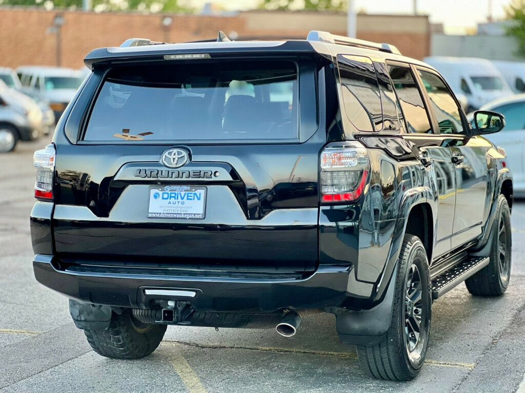 2016 Toyota 4Runner SR5 Premium photo 9