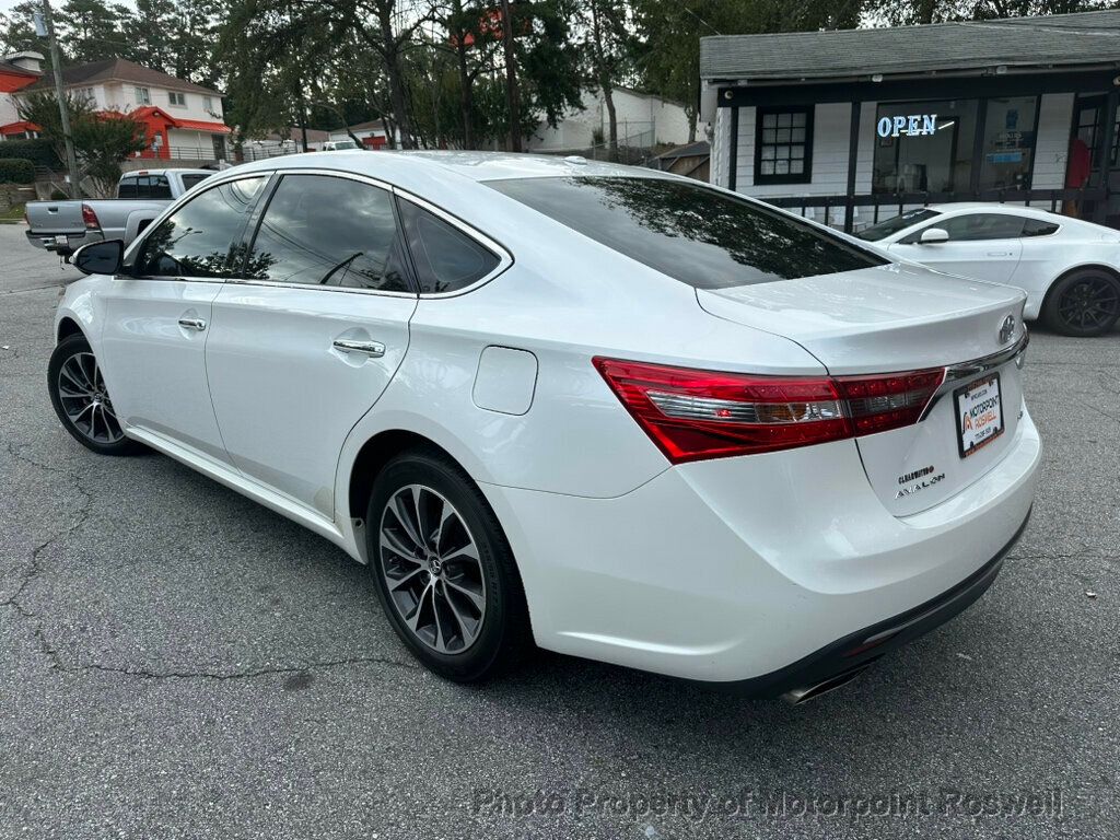 2016 Toyota Avalon XLE photo 4