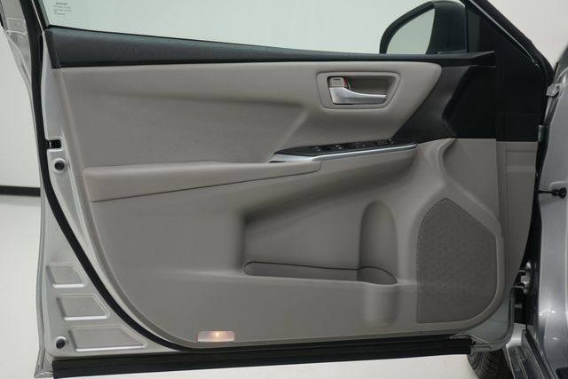 2016 Toyota Camry  - 23032467 - 9