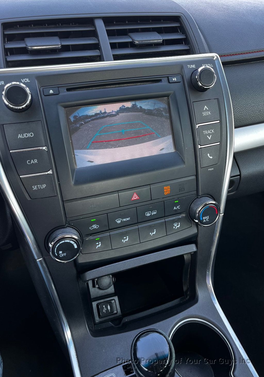 2016 Toyota Camry  - 23071024 - 19