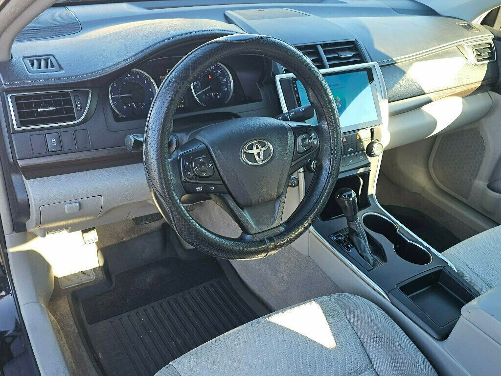 2016 Toyota Camry photo 10